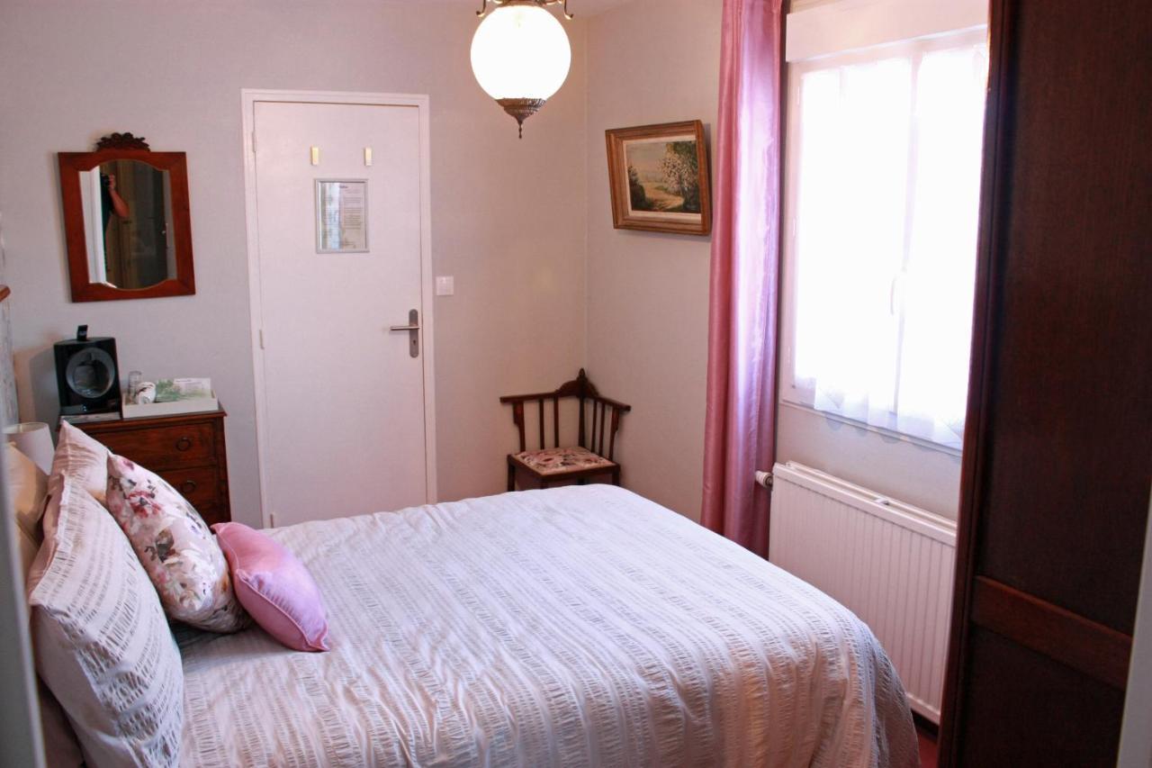 Les Camelias Bed & Breakfast Binic Exterior photo
