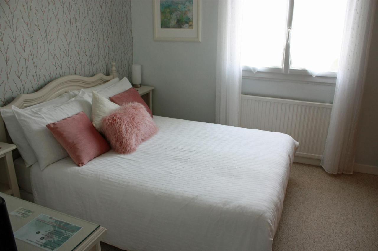 Les Camelias Bed & Breakfast Binic Exterior photo